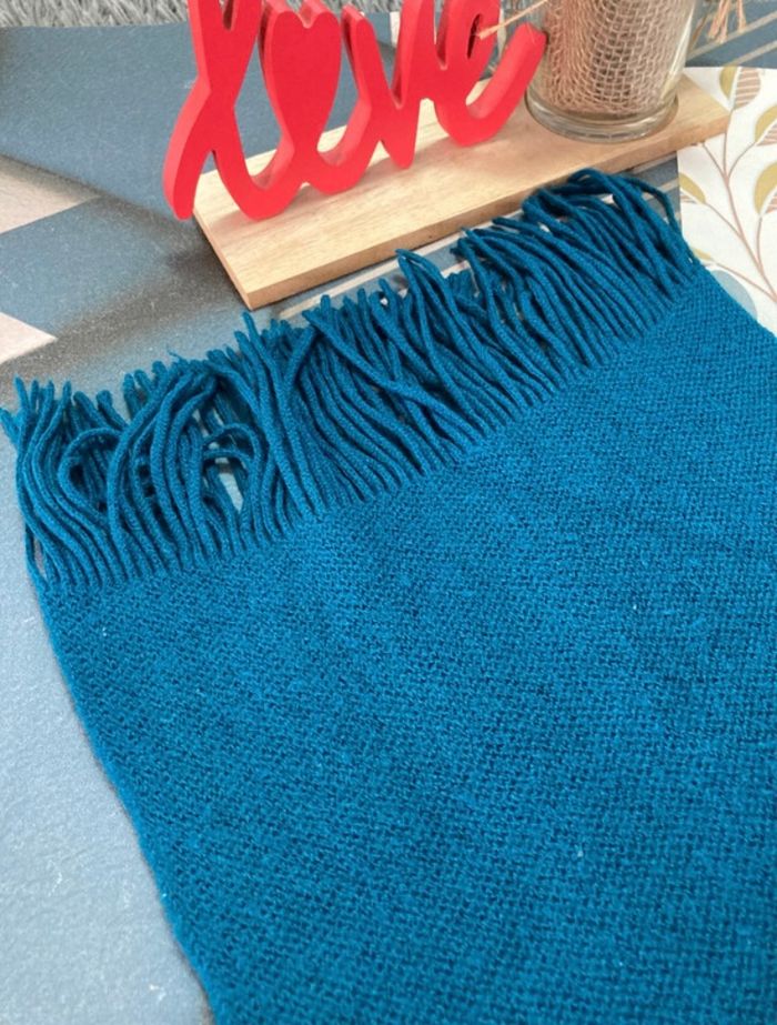 2 écharpes : 1 bleue / 1 bordeaux - photo numéro 2