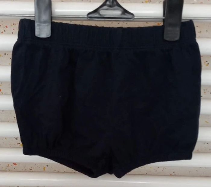 Short bleu marine Kiabi Taille 6 mois - photo numéro 2