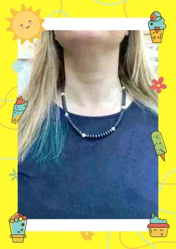 Collier de perles noires argentées