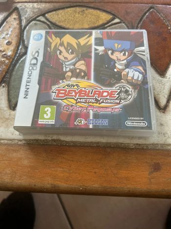 Boîte jeu ds Beyblade