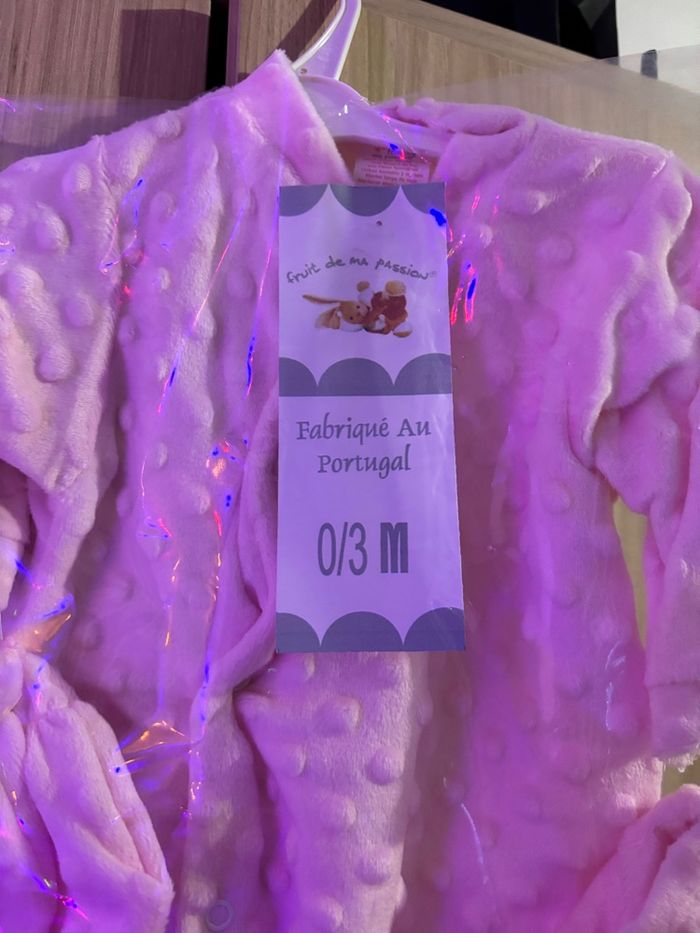 Ensemble de vêtements minky pour bébé. Tenue de naissance avec chaussons et bonnet, rose. - photo numéro 5