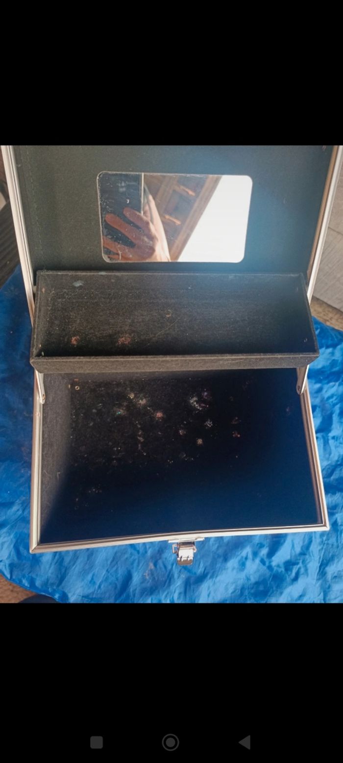 Boîte maquillage - photo numéro 4