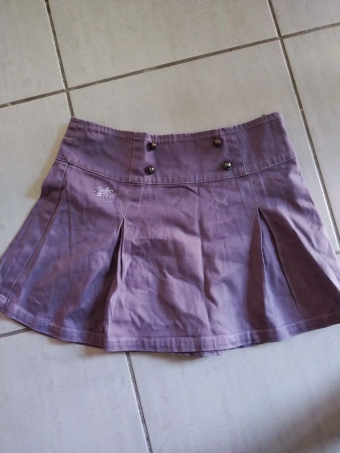 Jupe très bon état taille 5 ans