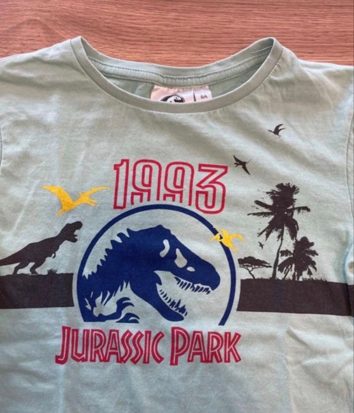 TEE shirt Jurassic Park taille 8 ans - photo numéro 4