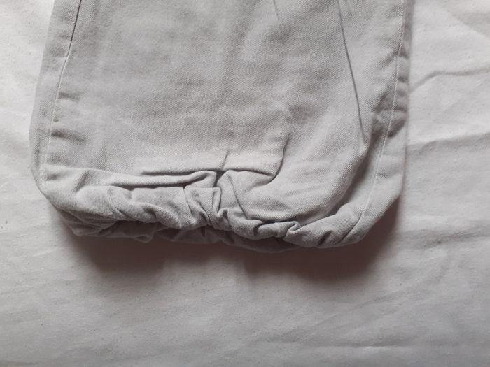 Pantalon gris clair bas bouffant motif étoiles brodées - photo numéro 5