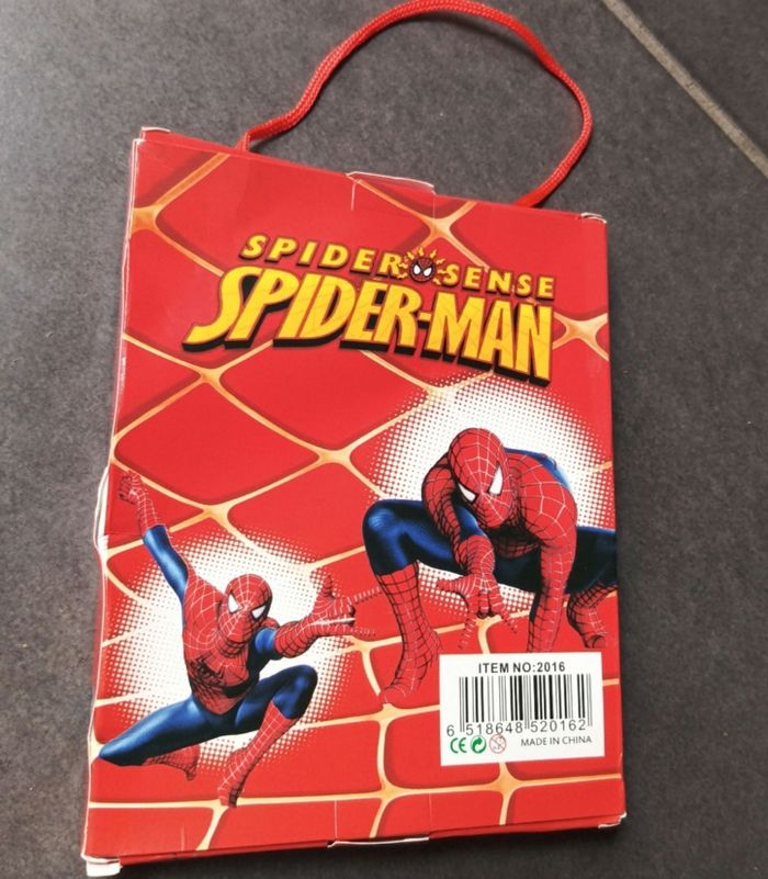 Set de fournitures Spiderman - photo numéro 2