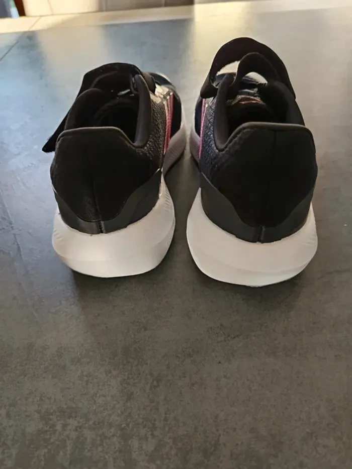 Vends paires de baskets enfant adidas pointure 36.5 - photo numéro 3
