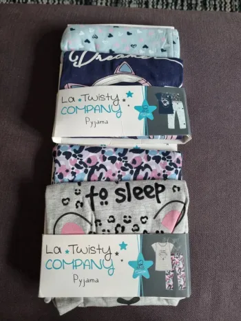 Lot de 2 pyjamas fille neufs 12 ans