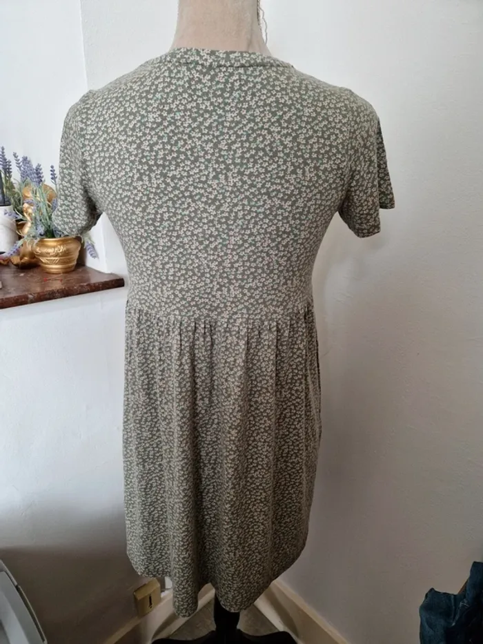 Robe fleurie pull&bear - photo numéro 2