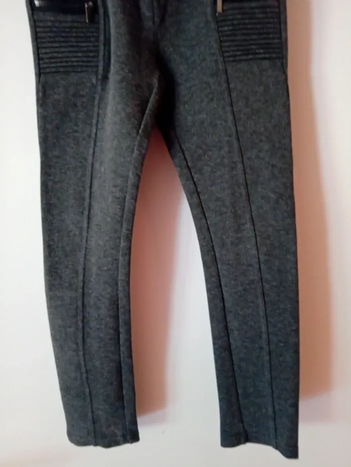 Joli legging gris. C&A. 8 ans - photo numéro 3