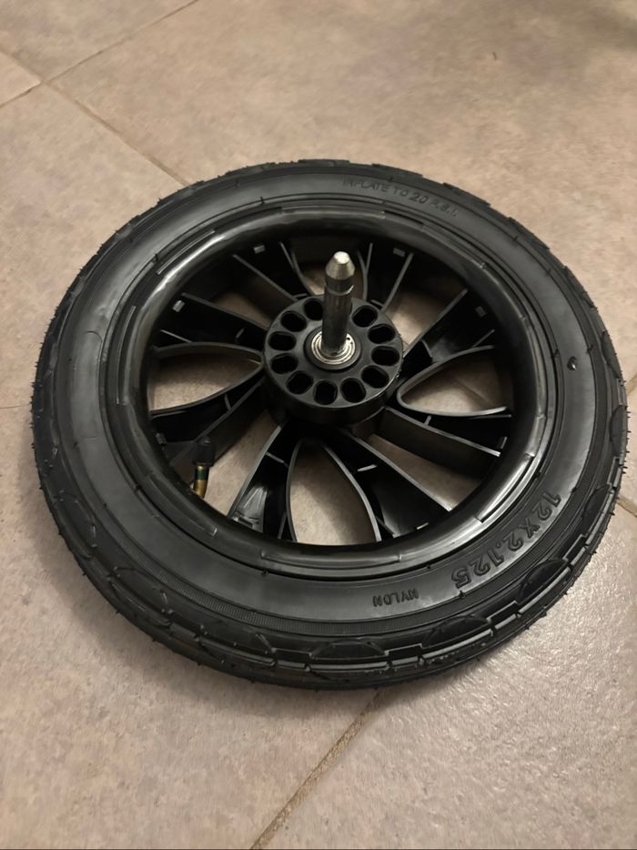 Roue arrière (axe rond) pour poussette PRIME/ PRIME 2/ PRIME LITE - photo numéro 3