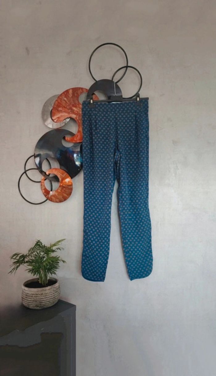 Pantalon souple tissu fin bleu marine à motifs Etam