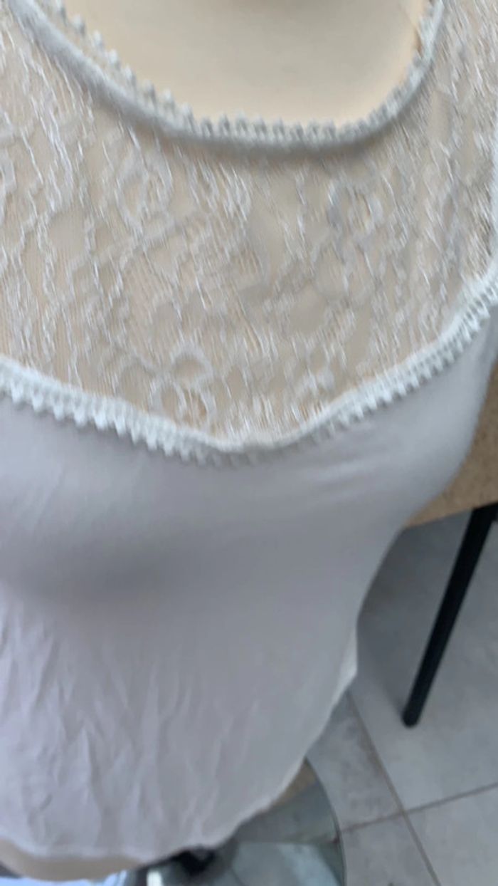 T-shirt  taille S avec dentelle devant - photo numéro 5