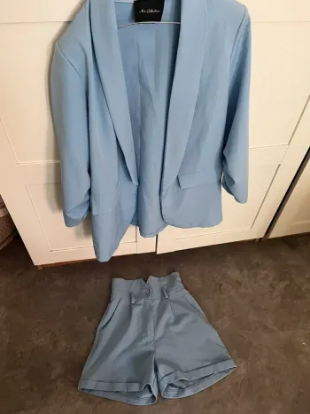 Ensemble bleu clair short et veste