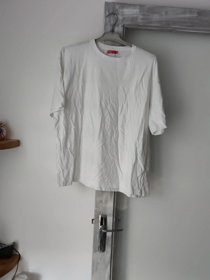 Tee shirt blanc taille 42 - photo numéro 2