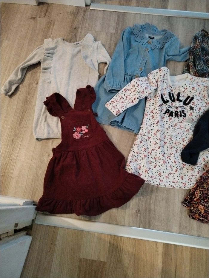 Lot de robes en 3 ans.