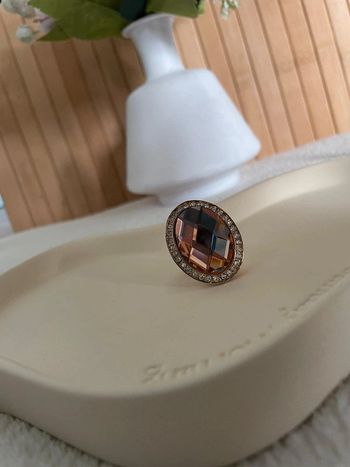 Bague pierre et strass en acier inoxydable.