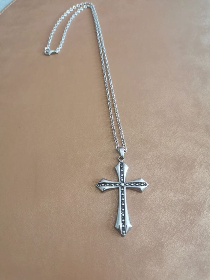 Collier et pendentif croix chevalier templier