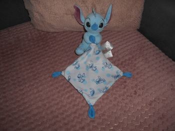 Doudou Stitch (Disney baby) neuf