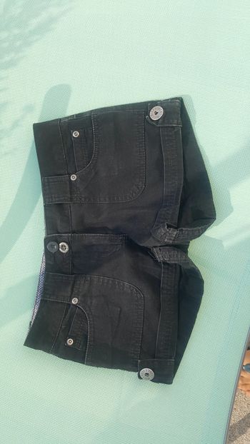 Short noir taille 34