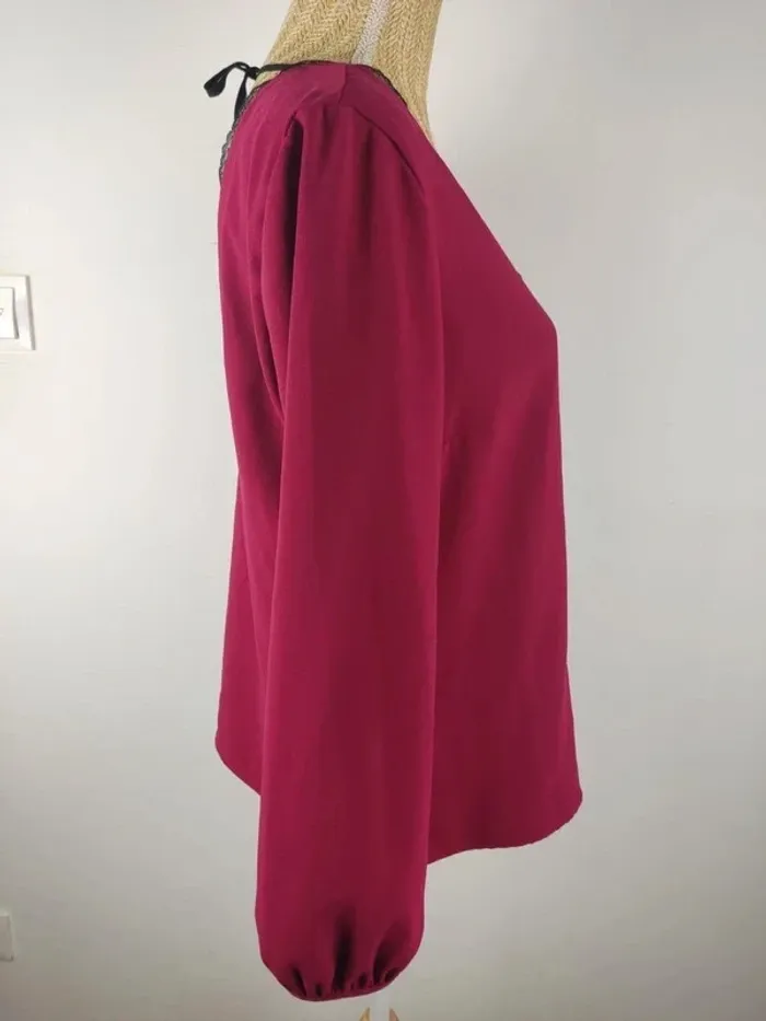 Blouse manches longues rouge framboise col V dentelle noire taille L I.Code - photo numéro 3