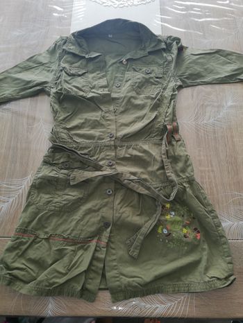Robe kaki