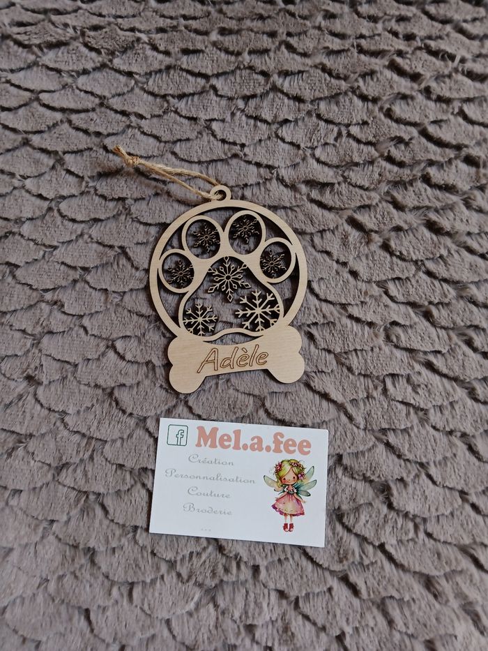 Boule de Noël en bois personnalisée