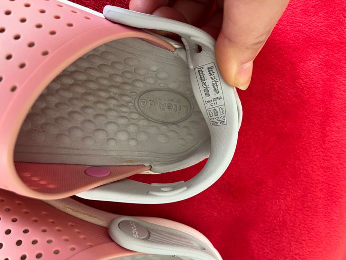 Crocs Rose pour fille - photo numéro 5