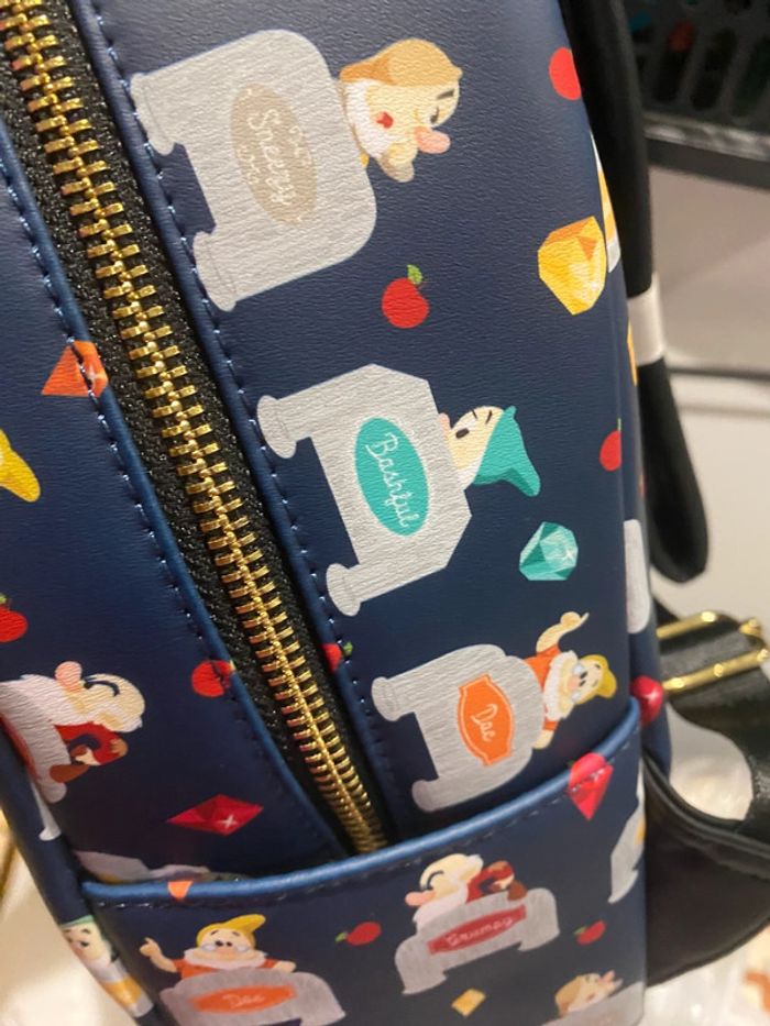 Sac a dos blanche neige et els 7 nains - photo numéro 4