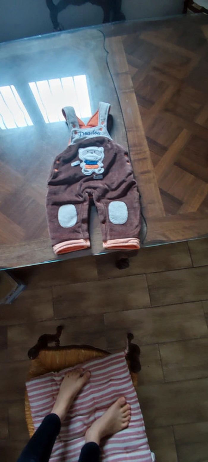 Ensemble salopette + t-shirt chauds 6 mois - photo numéro 4