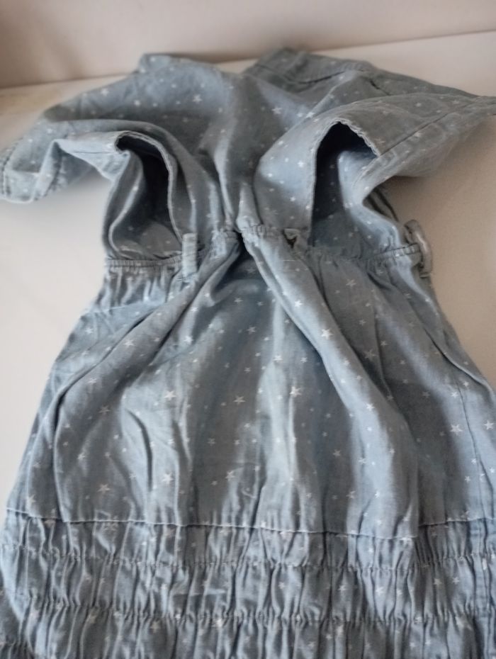 Combishort , 12 ans, coton bleu clair, étoiles blanches ,bretelles réglables ,taille élastique,2 poches . Très bon état. - photo numéro 7