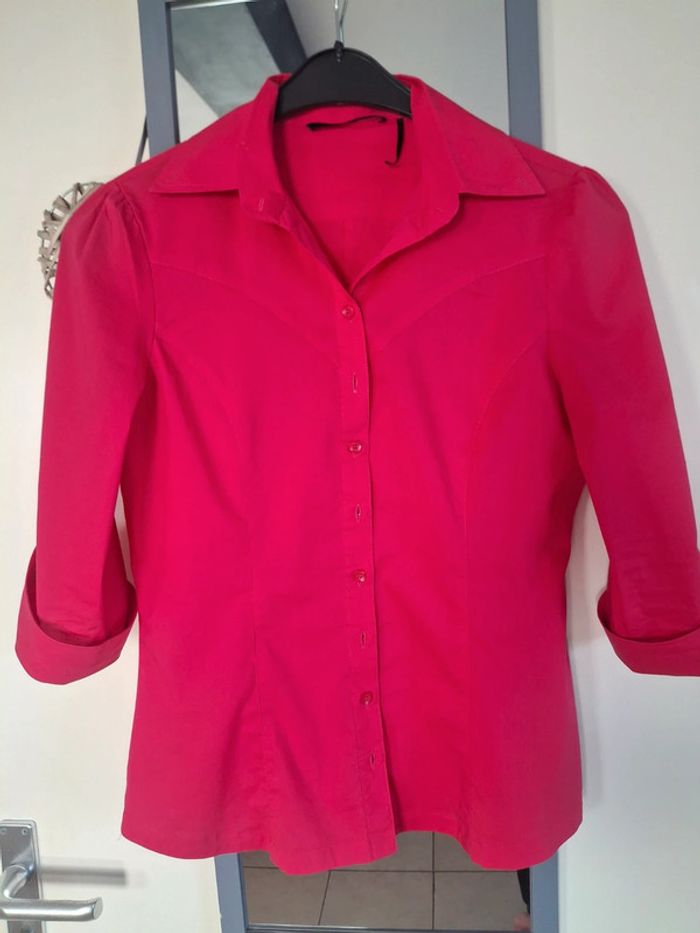 Chemise fuschia cintrée avec cravate - taille M