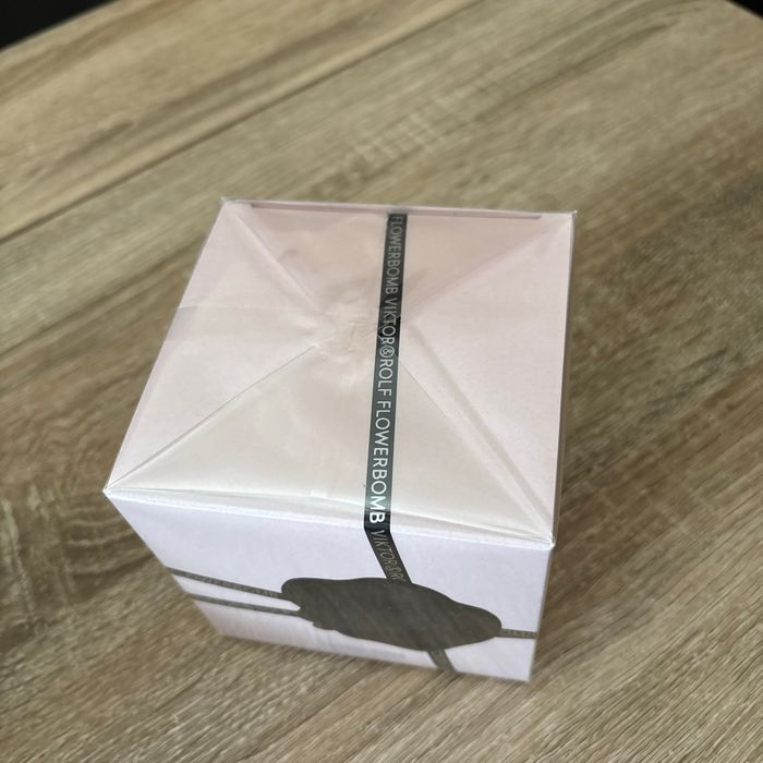 Parfum Flowerbomb - photo numéro 2