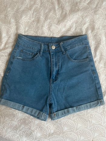 Short en jean bleu neuf