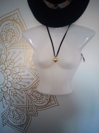 Sautoir en ruban de velours et coeur doré