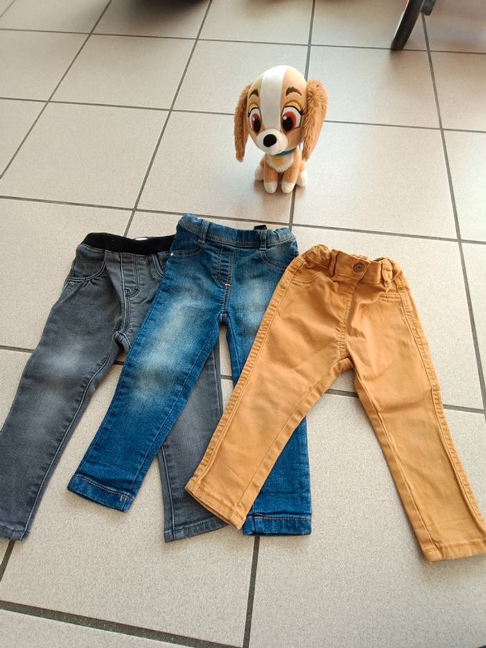 Lot pantalons 18m