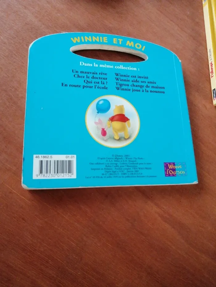 Livre Winnie aide ses amis - photo numéro 2