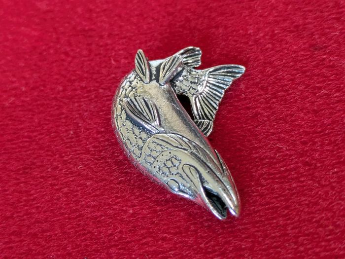 Pin's Brochet étain signé Brown Pêche 🎣 Pike - photo numéro 2