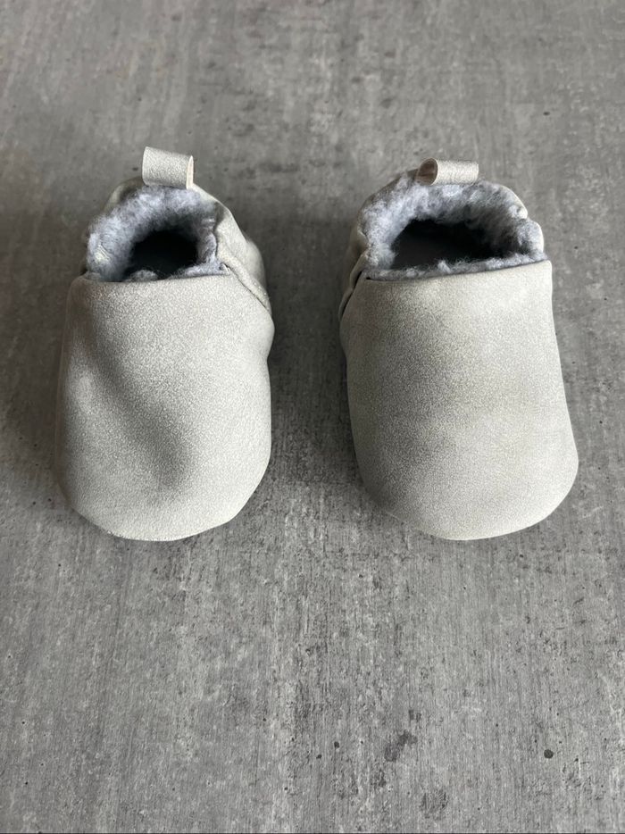 Jolie petit chaussons naissance fille