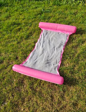 Matelas/hamac de piscine gonflable rose avec filet