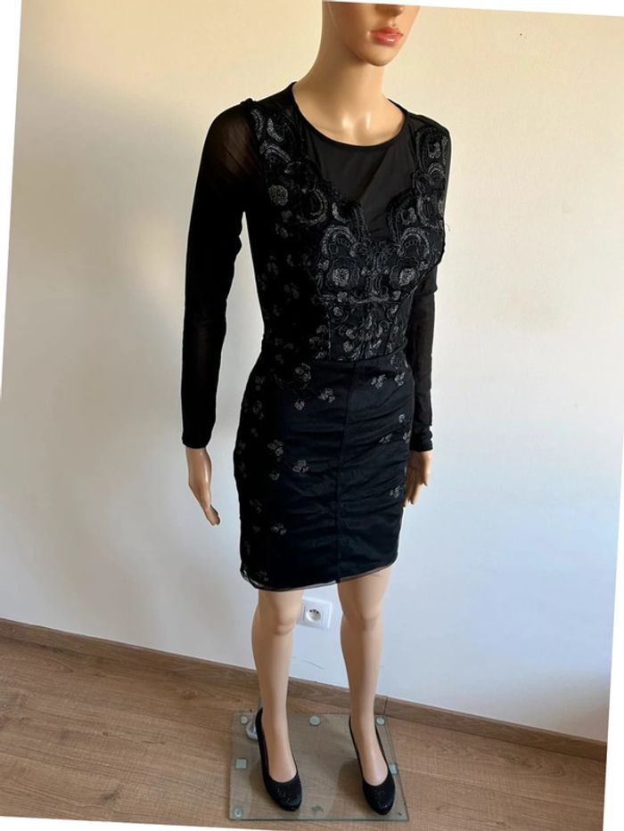 Robe noire et argentée à manches longues Lipsy London taille 38 jamais portée - photo numéro 4