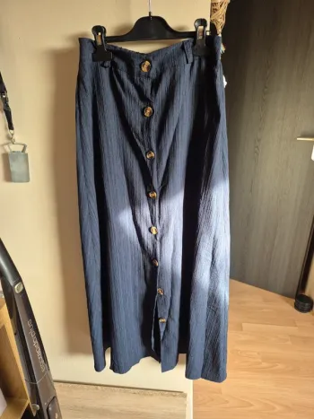 Jupe fluide marine boutonnée TM