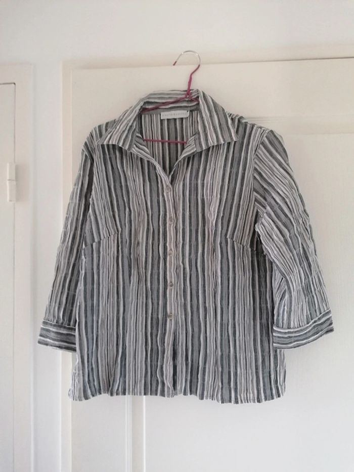 Chemise portée une ou 2 fois comme neuve taille 4 - photo numéro 2