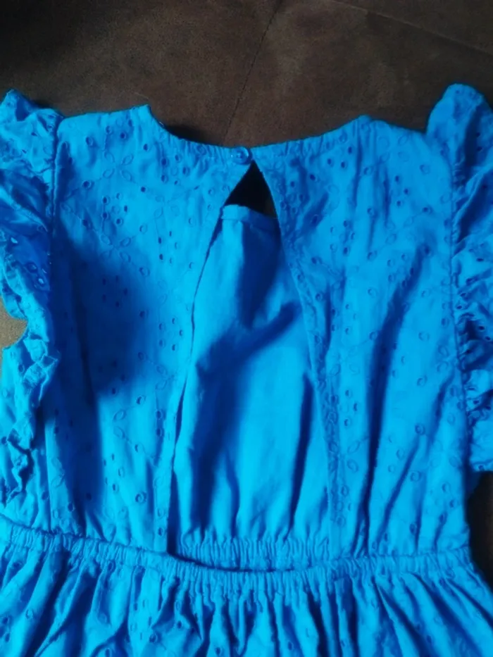 Jolie robe broderie anglaise bleu 6 ans - photo numéro 4