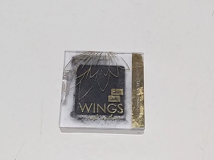 Fard à paupières gris foncé