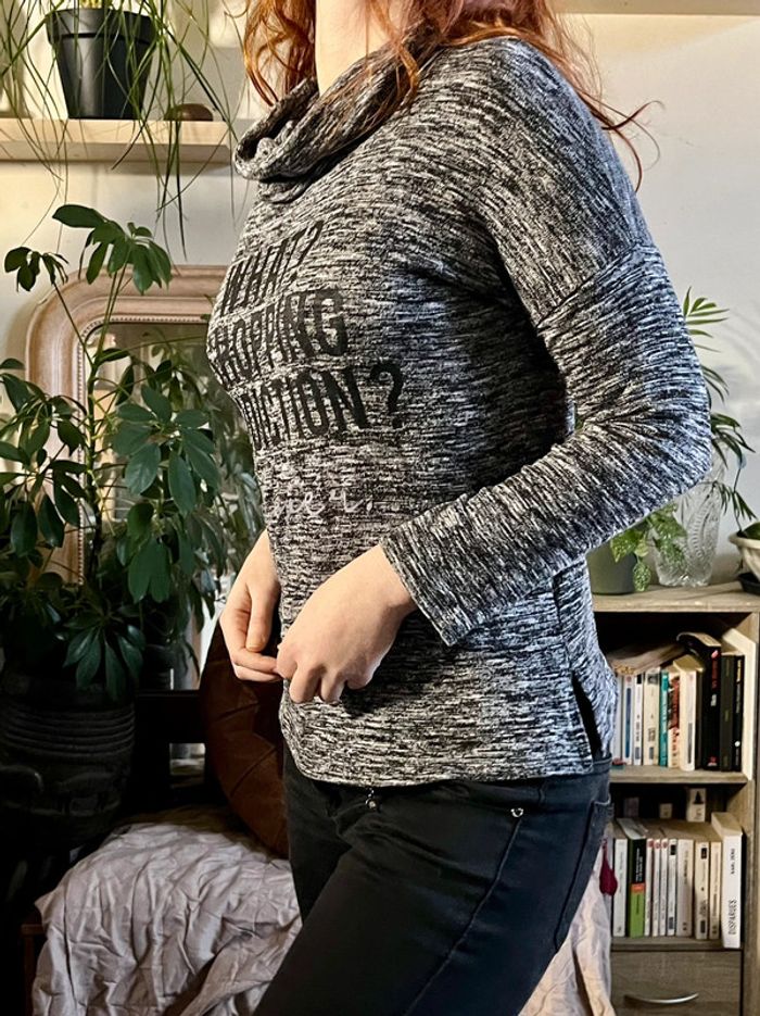 Haut sweat col roulé retombant imprimé - camaïeu de gris - photo numéro 4