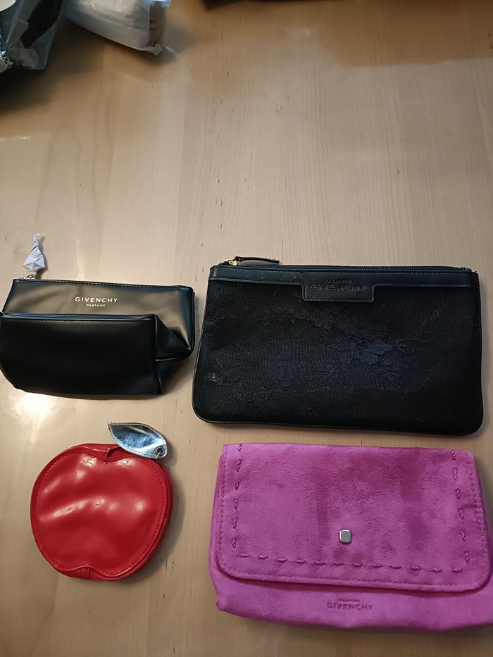 4 POCHETTES GIVENCHY ET NINA RICCI