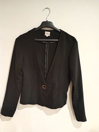 Veste de blazer noire – Grain de Malice – Chic & Détails Dorés
