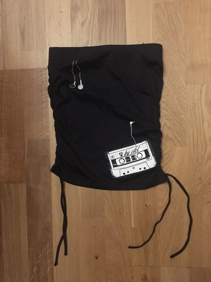 Joli top noir motifs écouteurs blancs coolcat xs