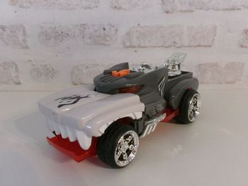 Voiture Hot Wheels - Chien -  Monster action